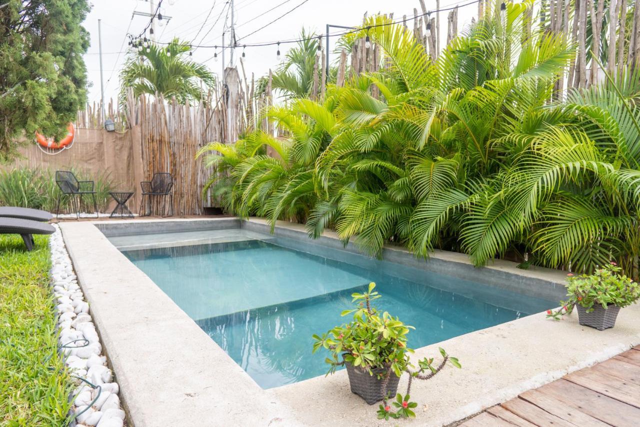 Mia Pool Bikes & Kayaks @ 7 Color Lagoon Appartement *